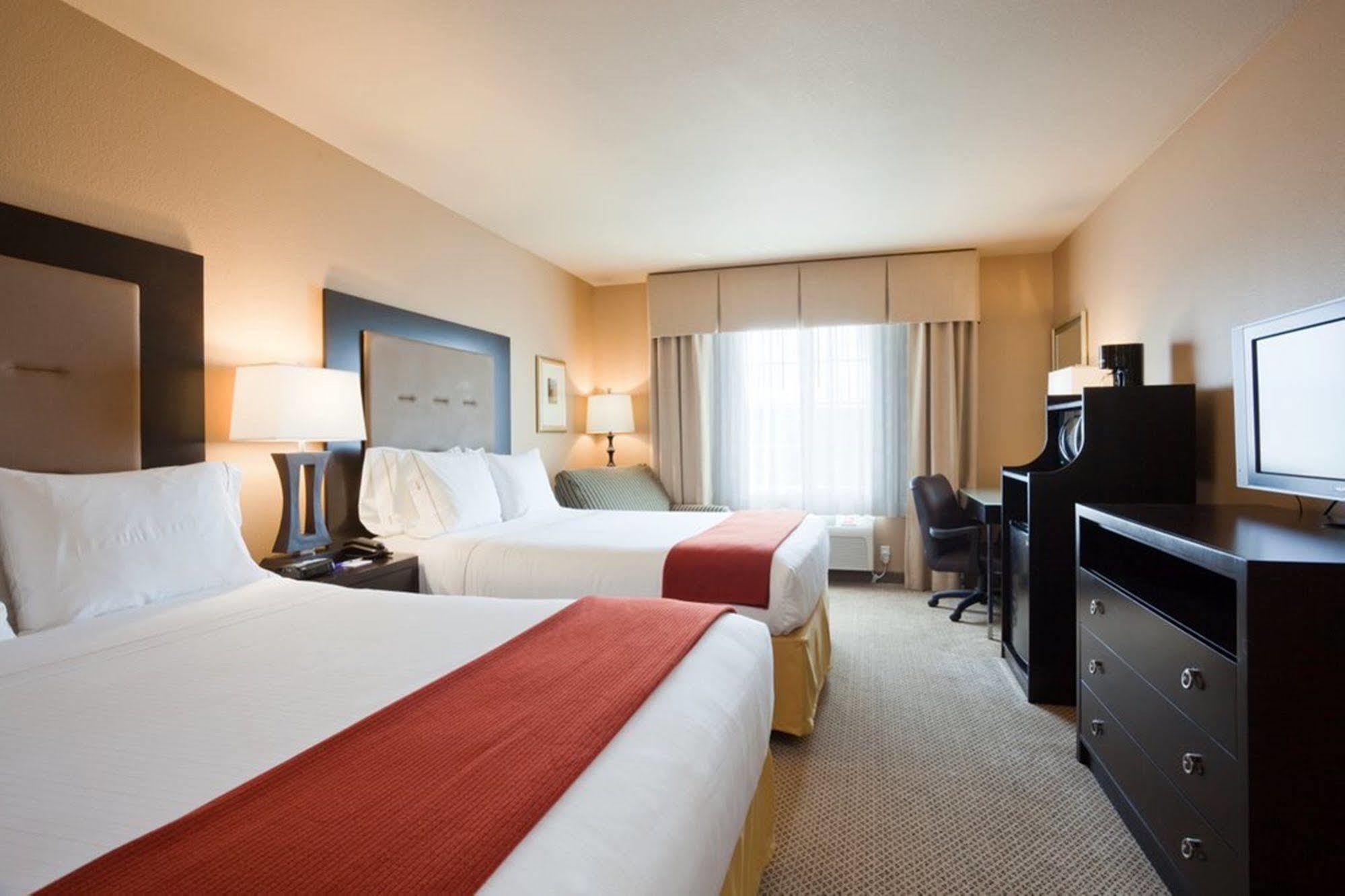 Holiday Inn Express & Suites Litchfield By Ihg Экстерьер фото